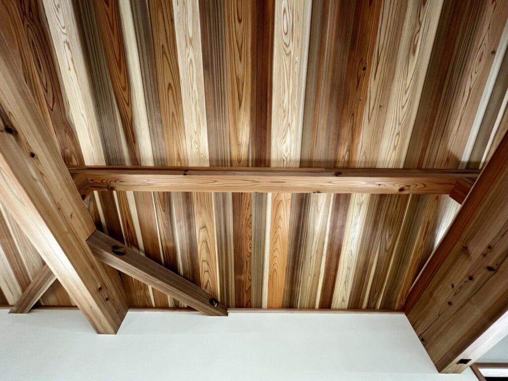 吉野百年黒杉を使用した天井